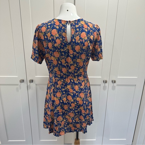 Tularosa Iris Floral Dress Size Large - Picture 6 of 6